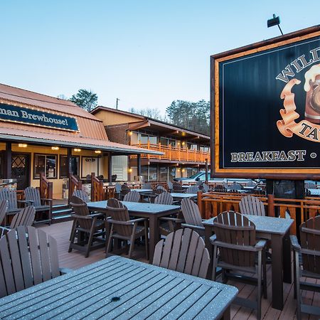 Wild Bear Inn Пиджен-Фордж Экстерьер фото
