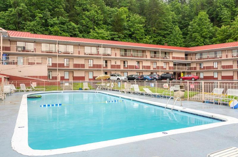 Wild Bear Inn Пиджен-Фордж Экстерьер фото
