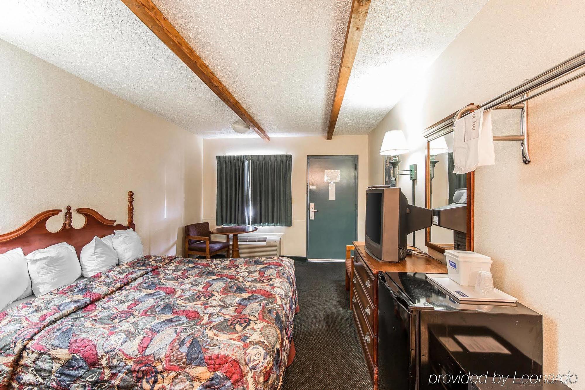 Wild Bear Inn Пиджен-Фордж Экстерьер фото