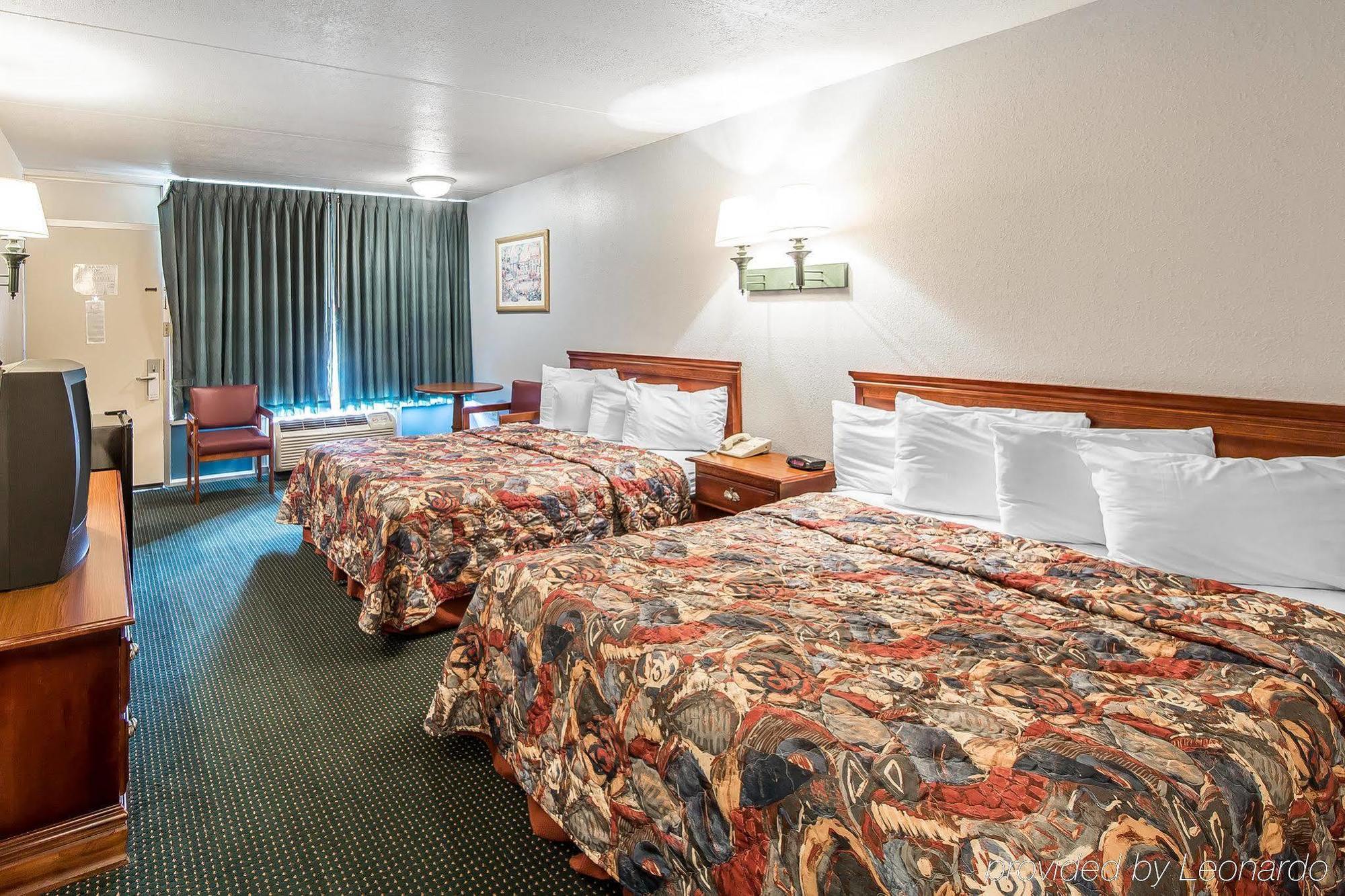 Wild Bear Inn Пиджен-Фордж Экстерьер фото