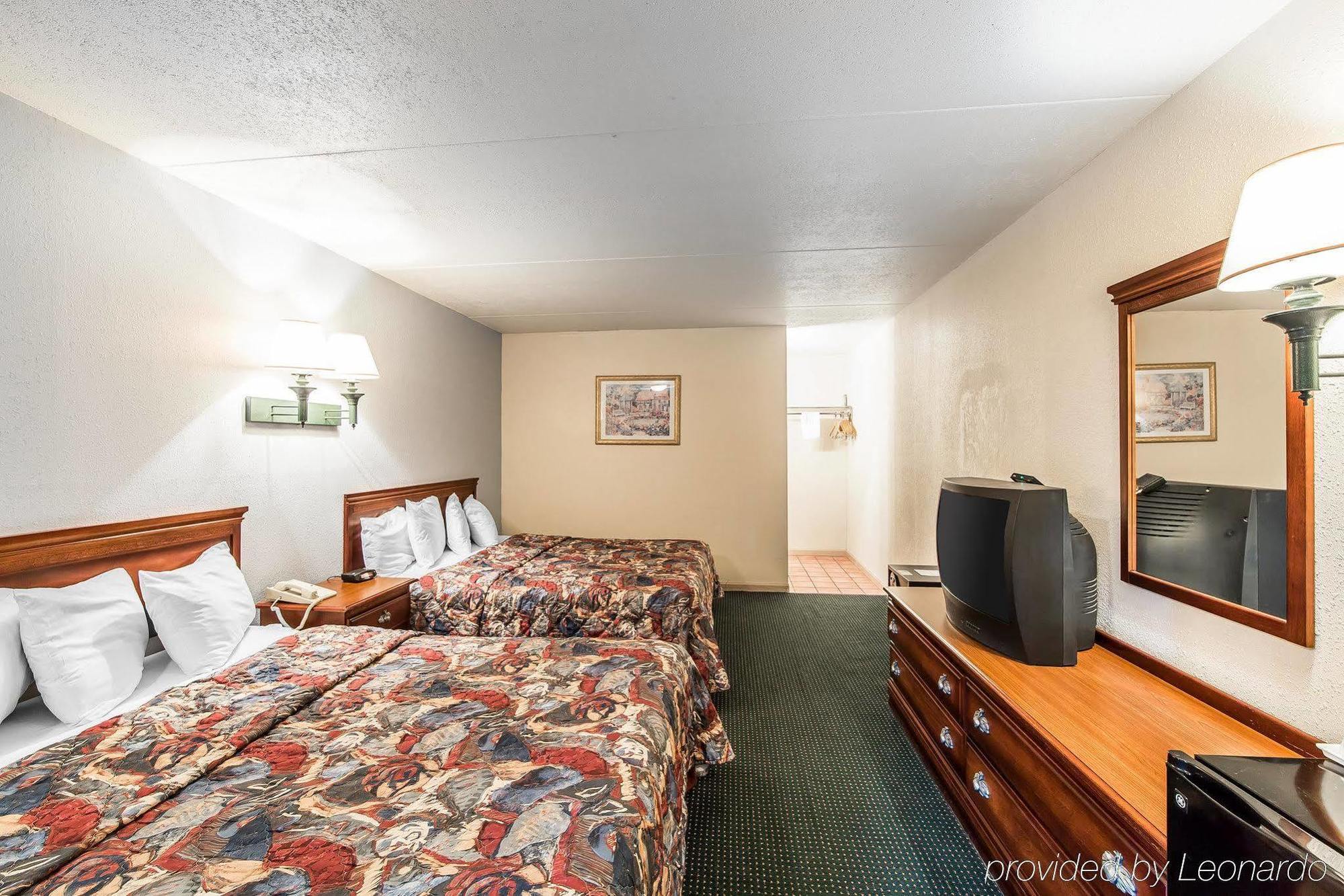 Wild Bear Inn Пиджен-Фордж Экстерьер фото
